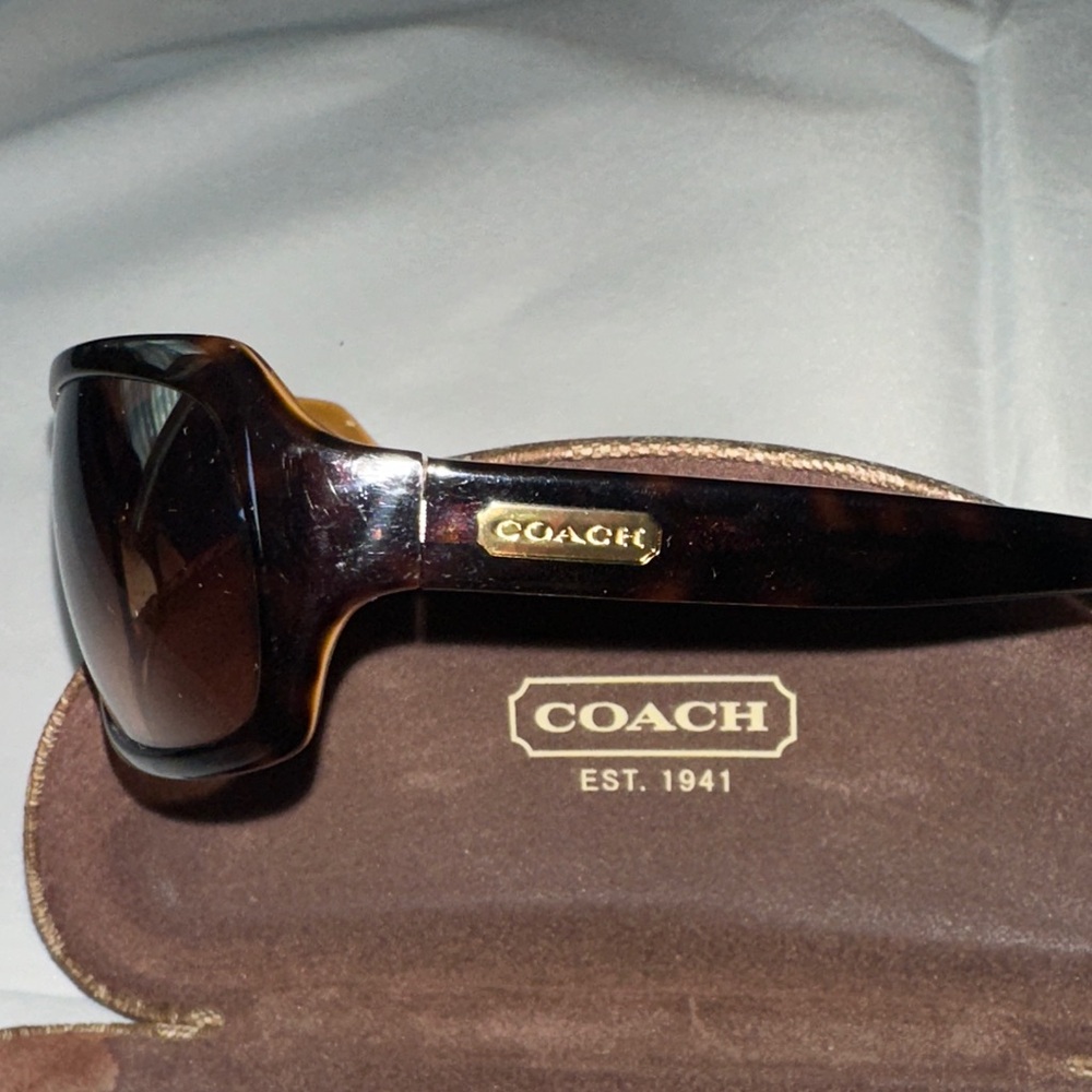 ๐ COACH Brown Sunglasses with signature case - Picture 5 of 12